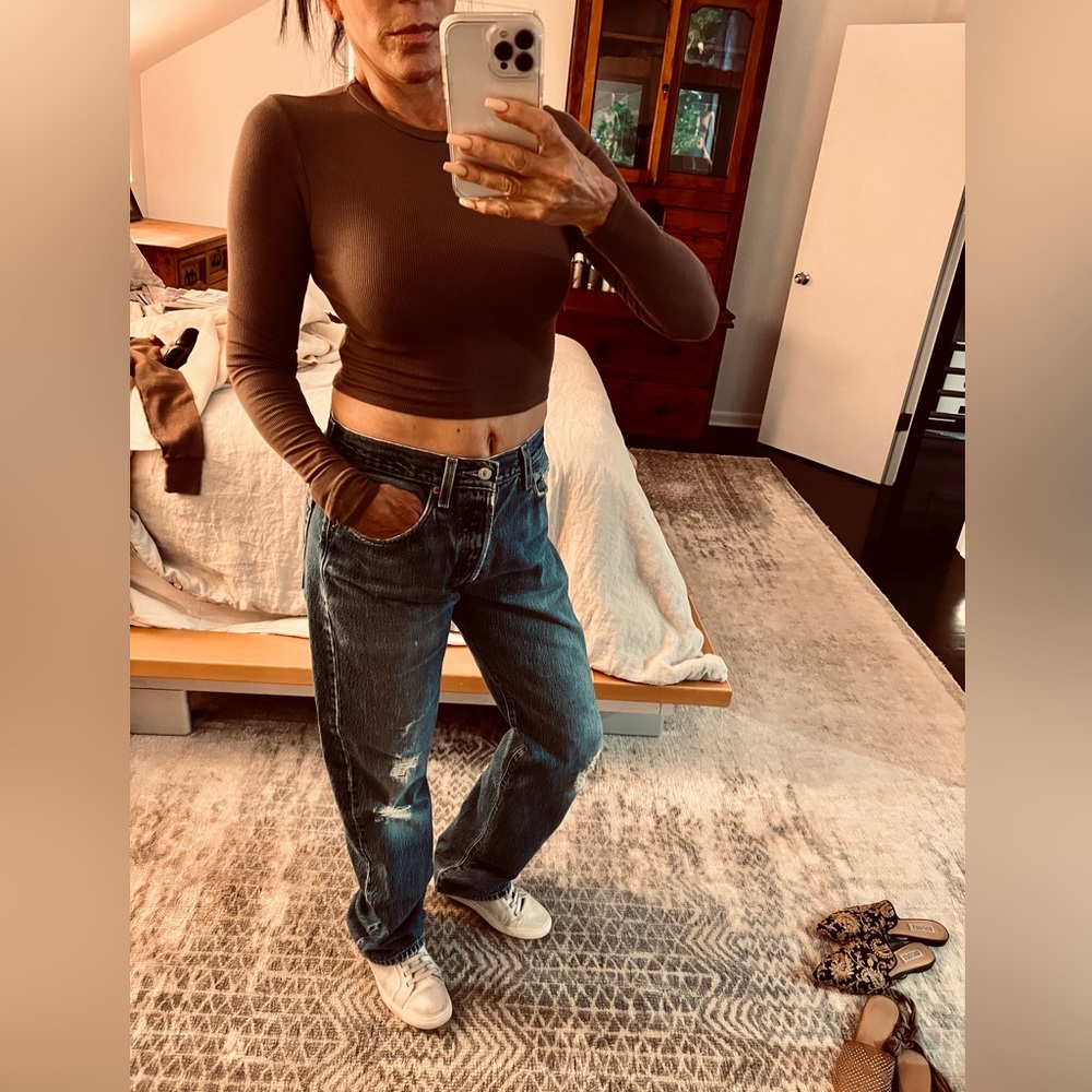 Joah Brown, S/M crew neck, long sleeve crop ribbed T , taupe/brown